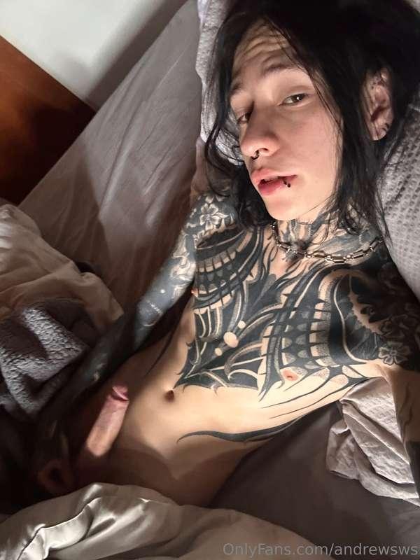 Good morning, good morning 🥵 who wants to suck my dick and c..