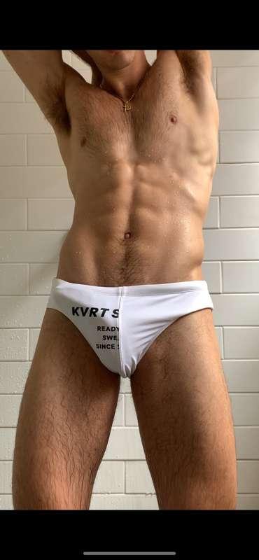 Wanna see me change in and out of my favourite speedos? 🌼 se..