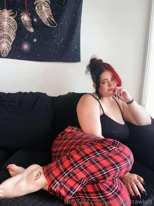 Good morning wanna Cozy up with me this Thursday? 🥰🥰