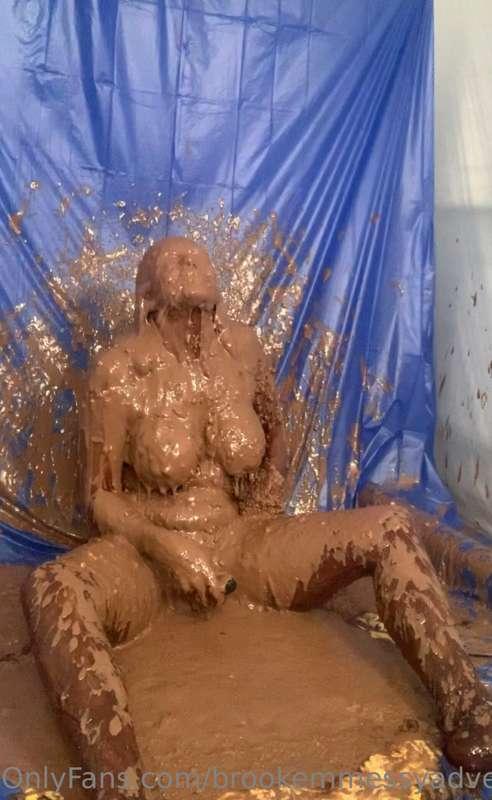 Who else loves chocolate brownie batter to Splosh with?? I l..