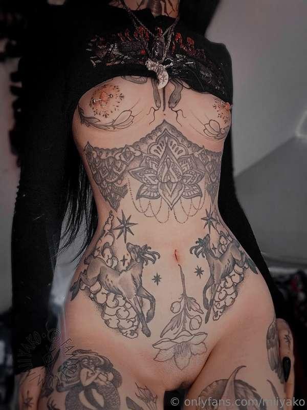 what part of my body are you kissing first?🍁