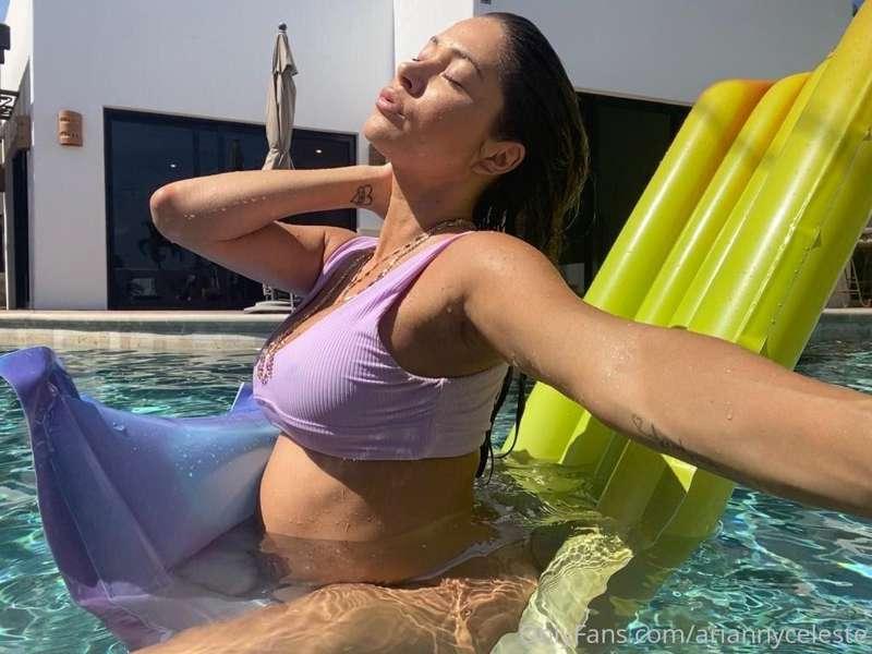 Take a dip and relax with me 😌