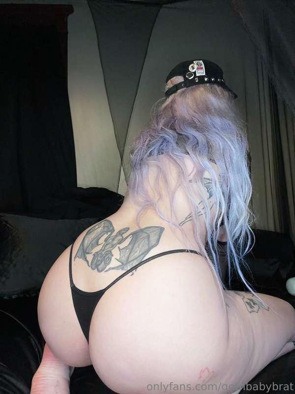 i look best in a tiny black thong 