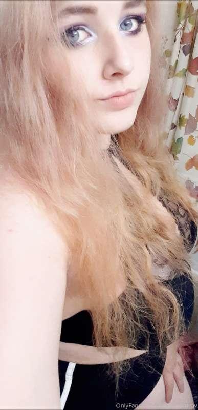 Just waiting to be told what to do like a good girl 😘🥵