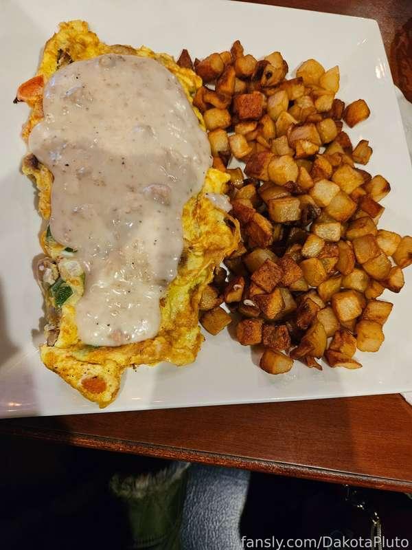 Yesterday I ate out with my best friend, I haven't seen her in months 😵‍💫 I had a waffle and an omelet, it was really yummy, I didn't finish all of it, and I bet the servers were judging me for ordering so much food but it all looked so good I had to get two 😖. Then I took a thong peek picture for reddit but I don't think it looks that good but I tried my best.