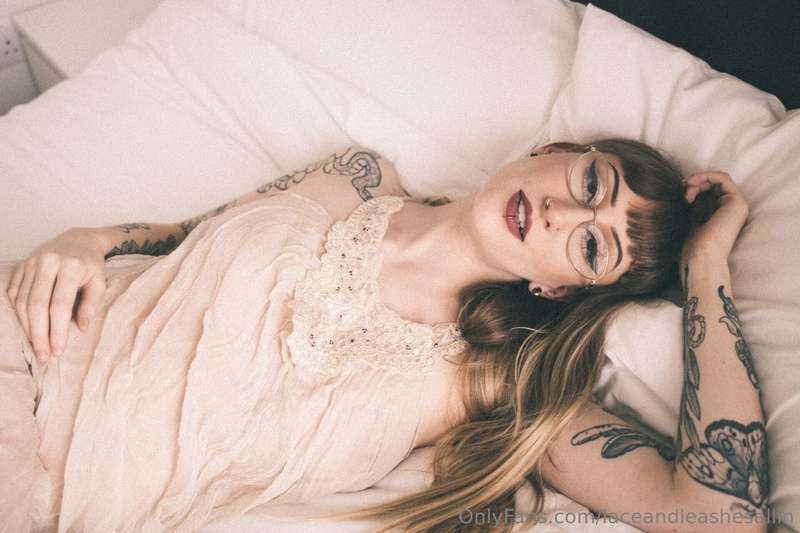Goddess in lace 🥀