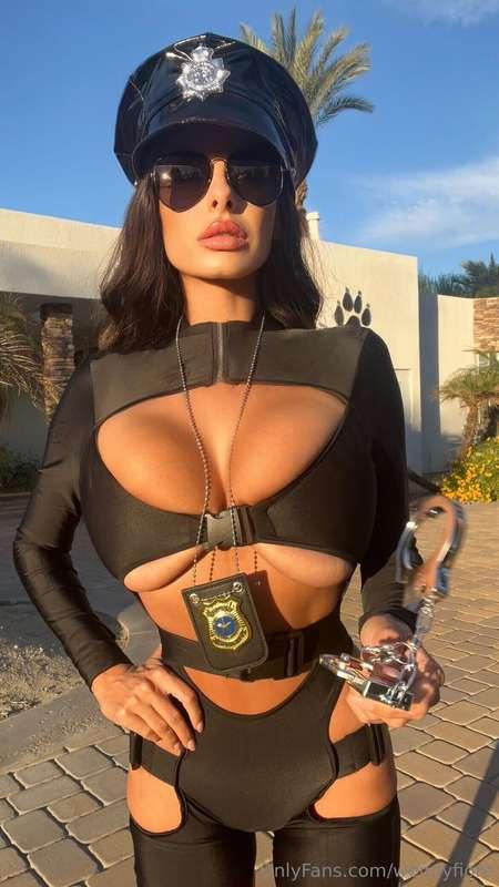 Hands where I can see them or you're getting CUFFED 🚔
