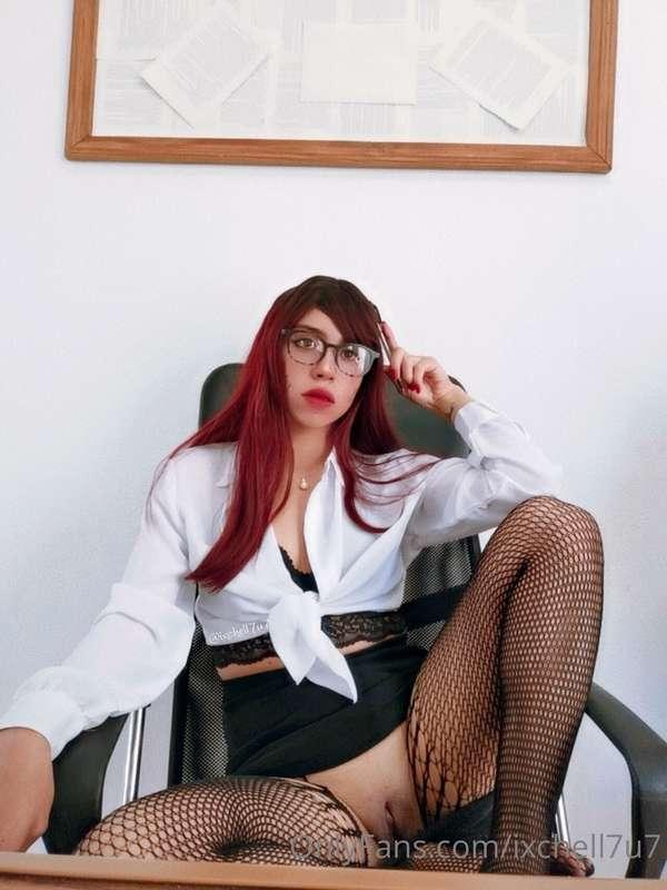 Mientras trabajaba imagino que estas entre mis piernas 🤤