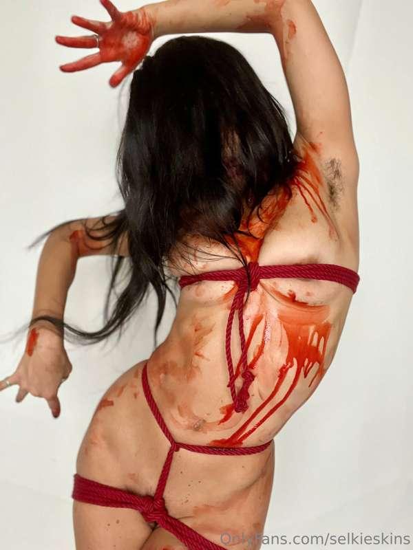 Happy hallows eve to my special sinners. *FAKEBLOOD*