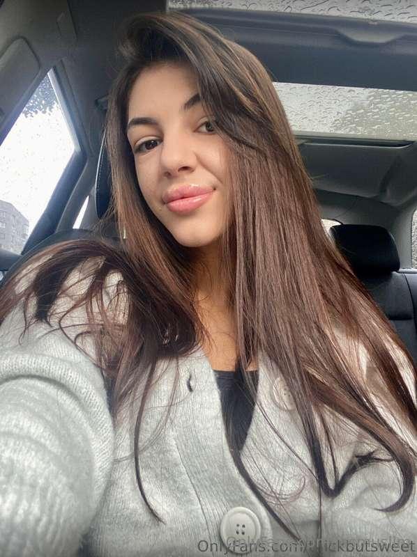 😍 Little @bellastrip loves cozy evenings and warm conversati..