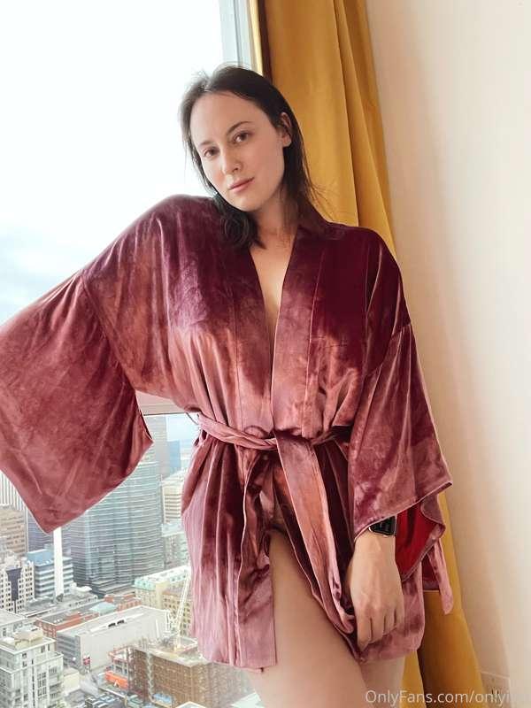 Somebody special spoiled me with the most gorgeous velvet ro..