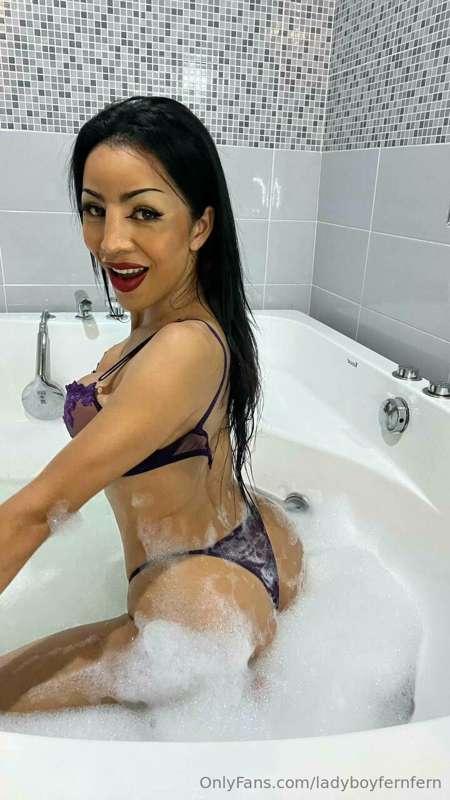 Sexy when wet😋