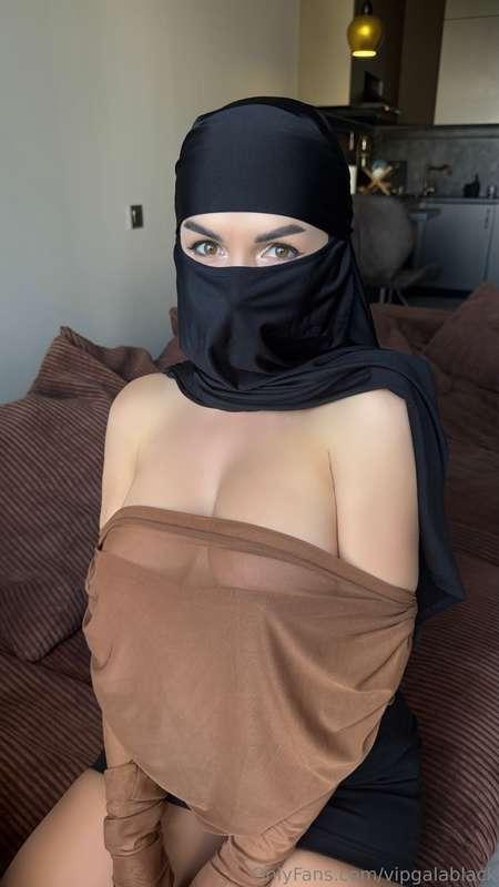 Brown on brown… but there’s nothing neutral about this body ..