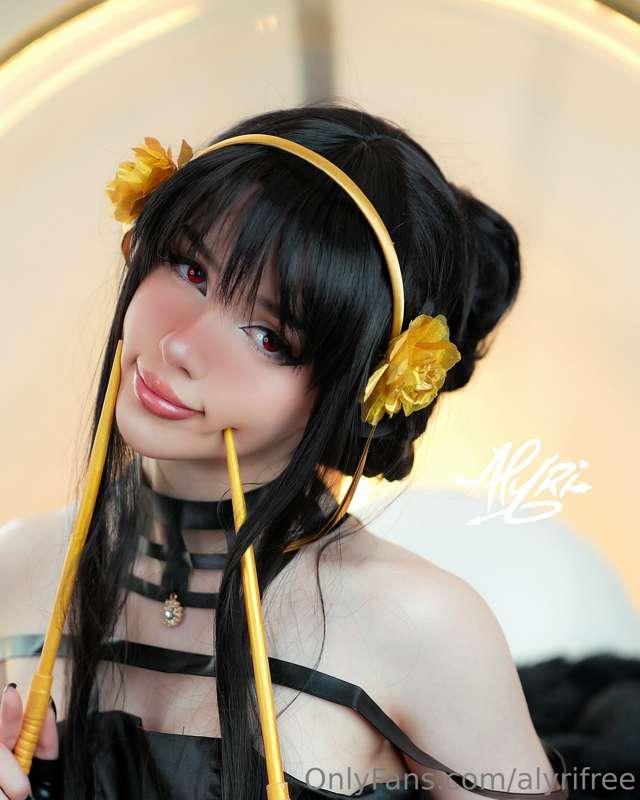 Yor thinking I should do more cosplays aren't you 😏