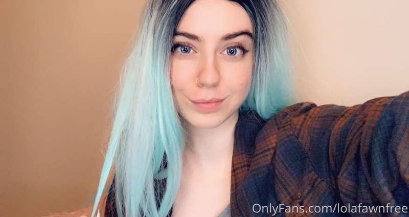 You know where to go to see me nude:

onlyfans.com/lolafawn