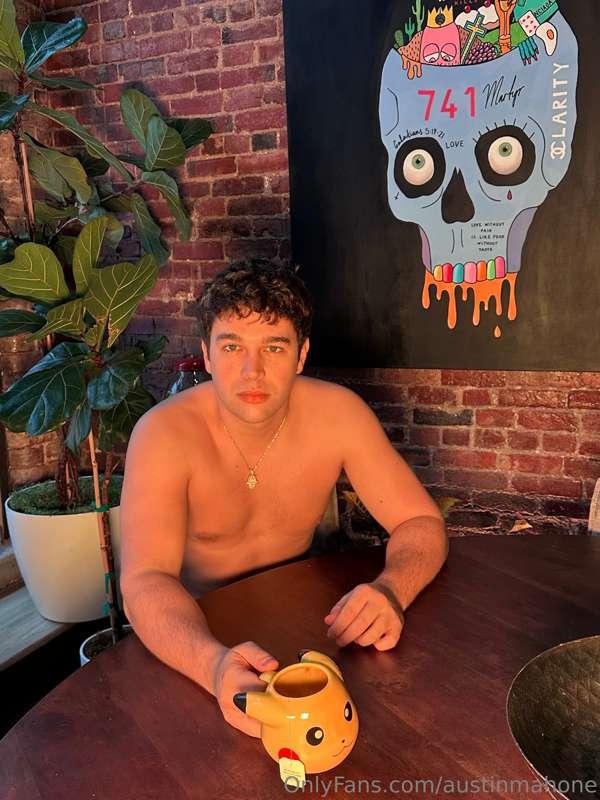 HAPPY MONDAY Y’ALL 😏 **new content is waiting for you…** you..