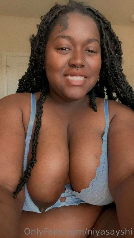 There’s a secret nip slip in this pic…👁️👁️