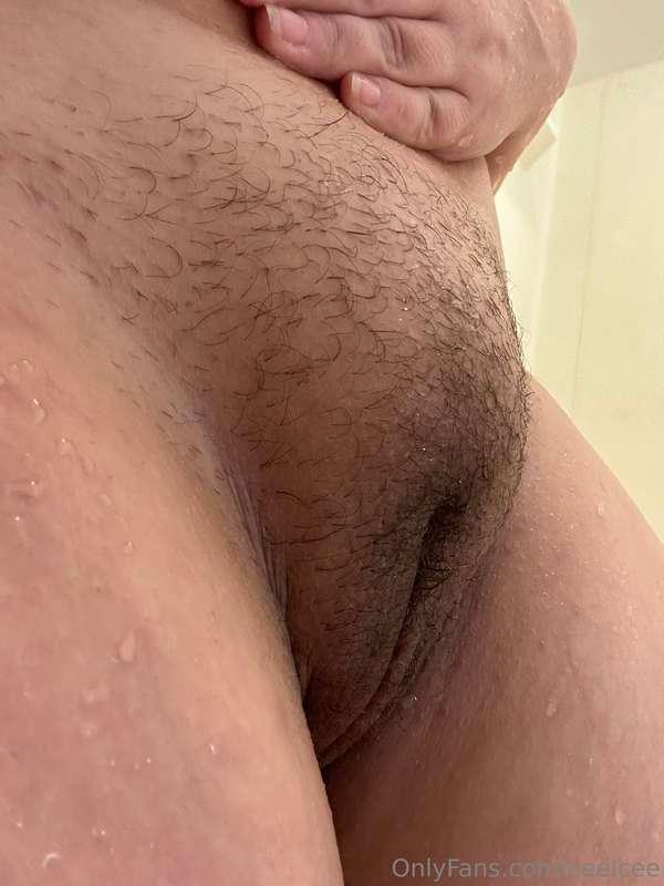 Oh btw. I’m doing no shave November on my bush 😜 Hairy pussy..