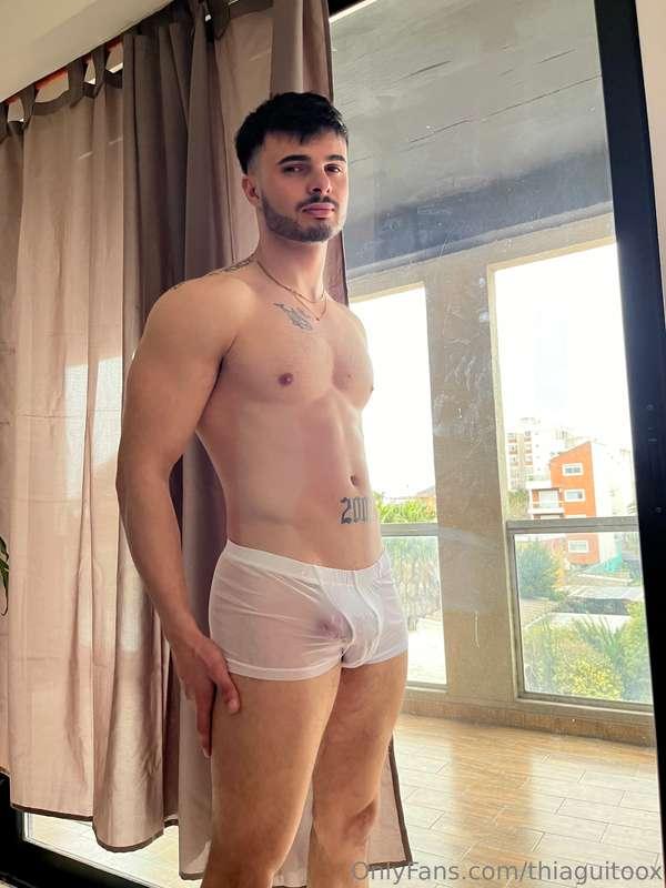 Do you like my quads or my cock? 🤤😏