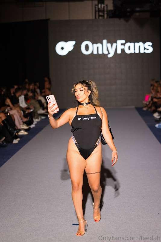 me reading your dm on the runway