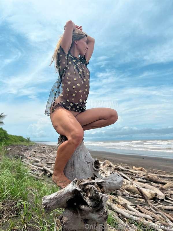 Just a cute little naked land mermaid! I spotted this tree s..