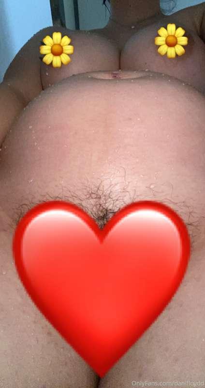 Wanna see more of my naughty preggo self? 😈💋 message me! I w..