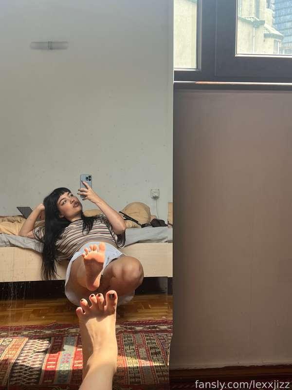 #feet #soles #toes #footfetish #longhair #girlnextdoor #blackhair #altgirl #egirl 