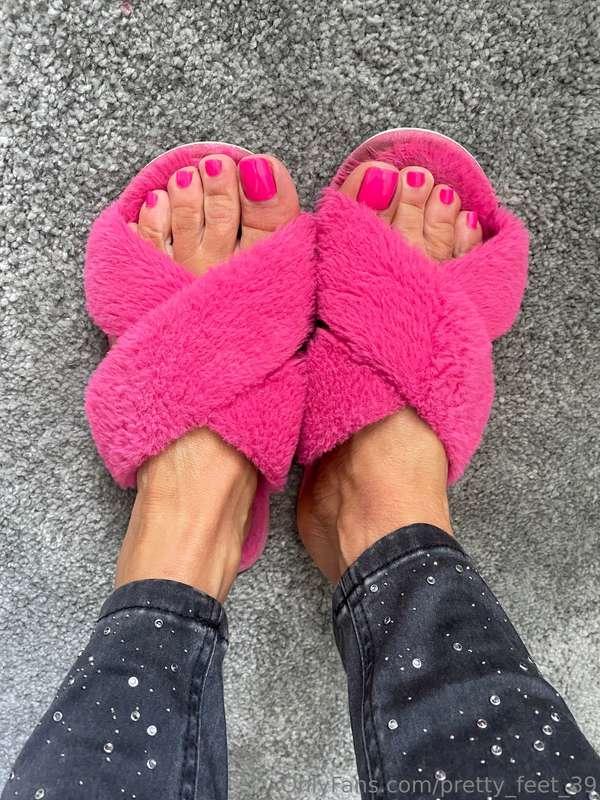 Pink TOES pink slippers