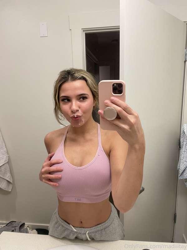 Facial 💦💦💦 what’s your favorite cumshot?? 😋