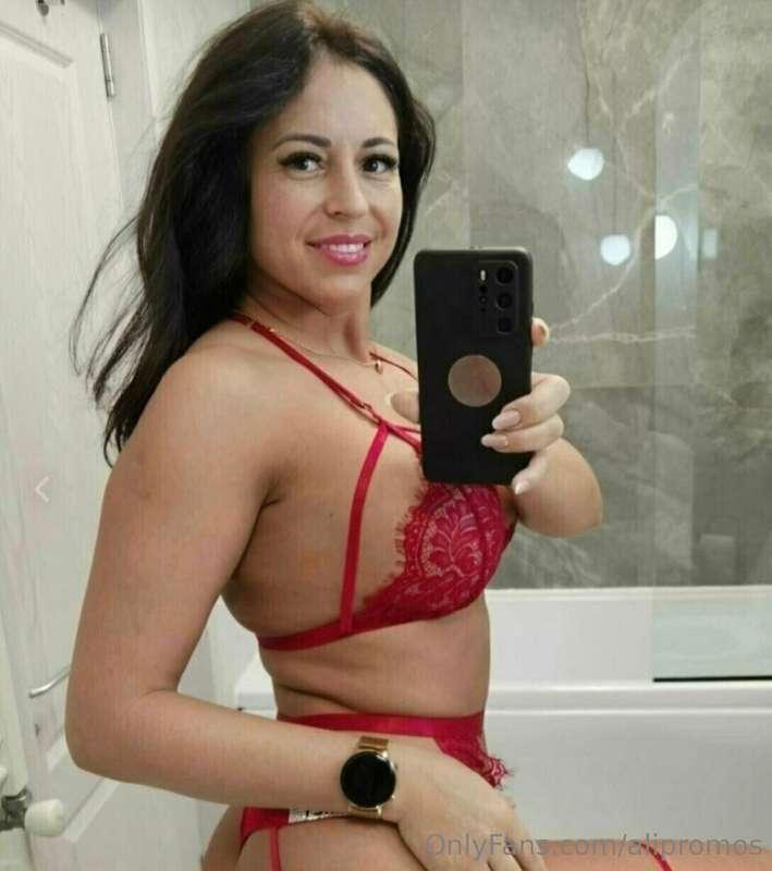 Check Out @kinky.lady.000 👀 💋 I am one of the coolest and se..