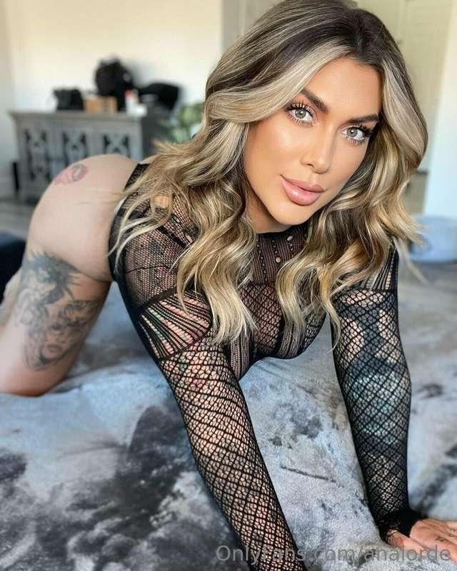 Can I tease you a little tonight? 😋 @ana.vip