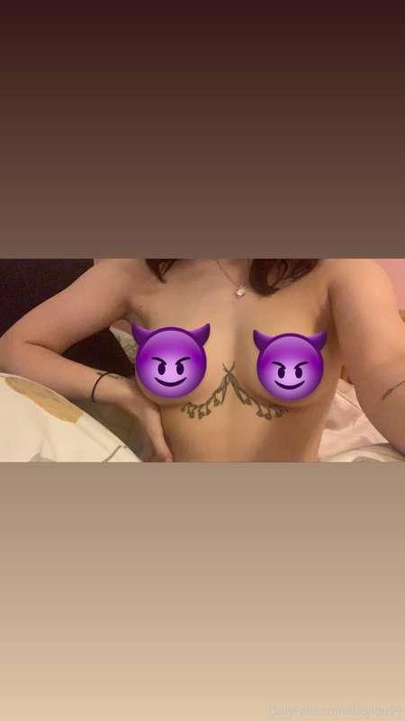 Want to see what’s under the 😈? Message me xoxo