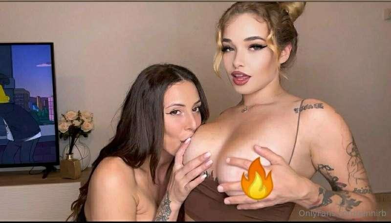 Amor quieres mi video que tengo con esta otra zorrita?👅