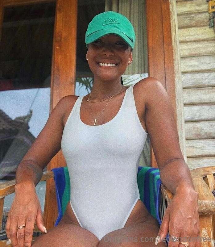 Can you help me put on my sunscreen? 😉😍