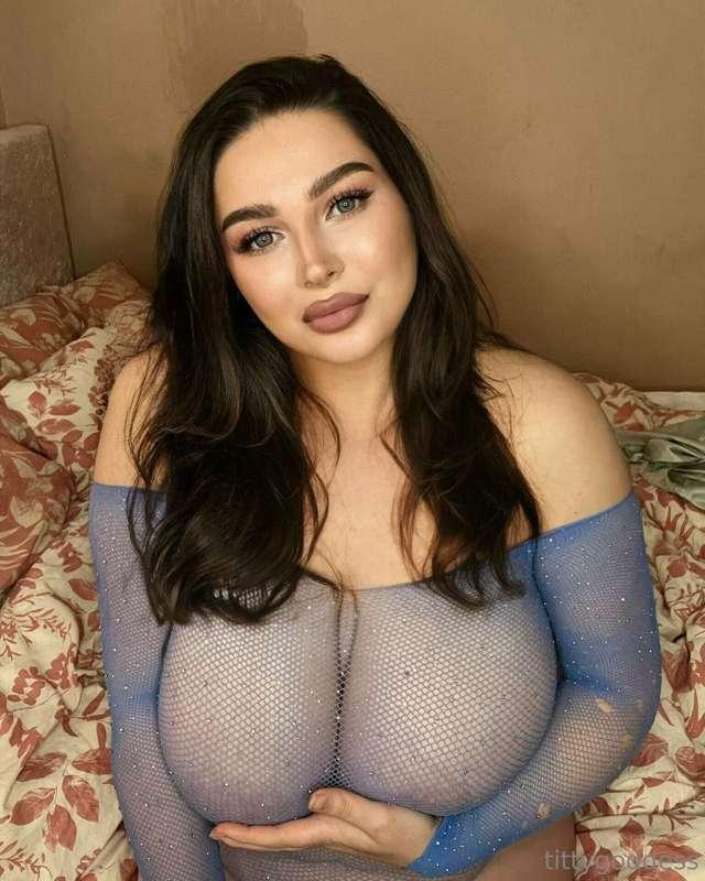 My curves make grown men weak. Are you strong enough?