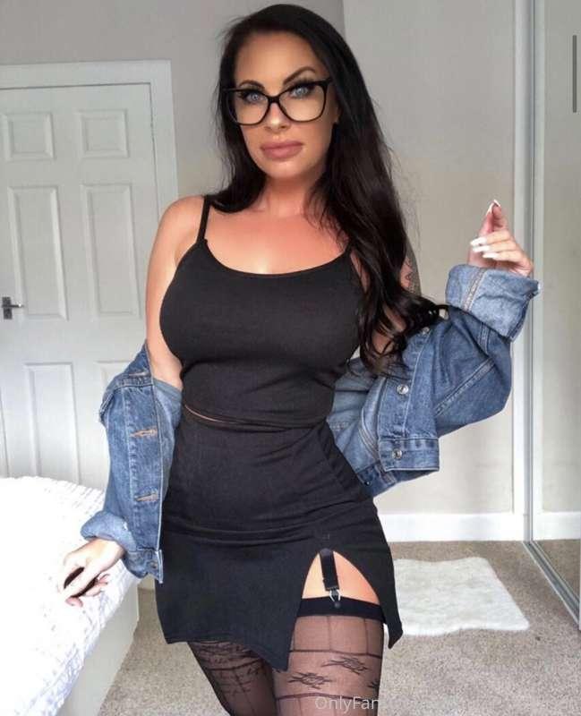 Do you like the casual look?? 🖤