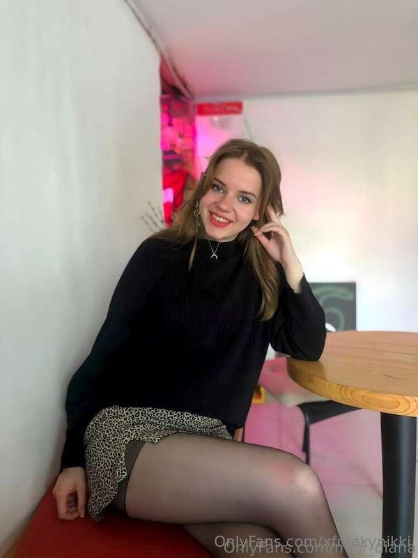 🔥 SHY MINI-GIRL @mini_dianaO-ops... did my skirt ride up aga..