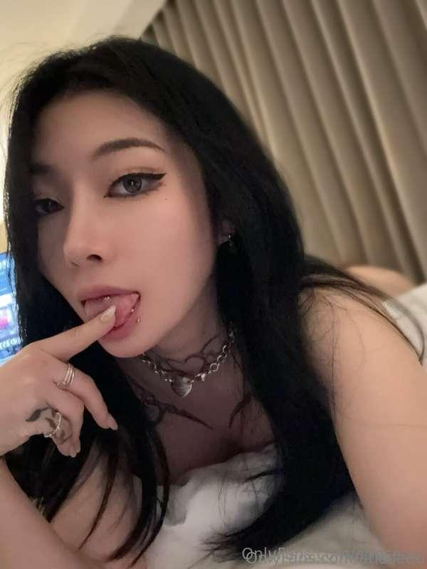 💋 Happy Friday 💋 Do you have any fun plans for the holidays?