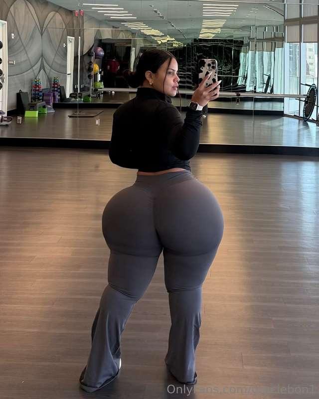 Would you be able to focus if we work out together?? 😈