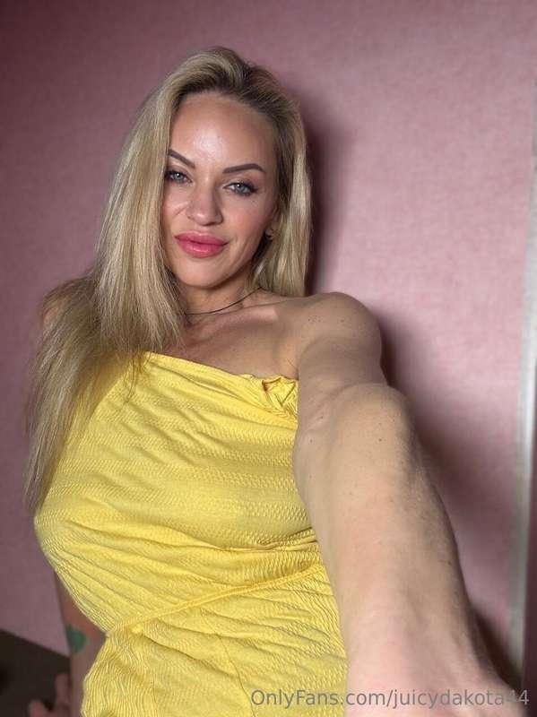 Do you think yellow suits me? 💛Or should I just skip the dre..