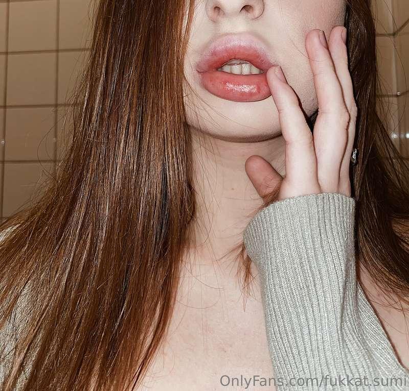 I want you to touch my lips🫦👅
