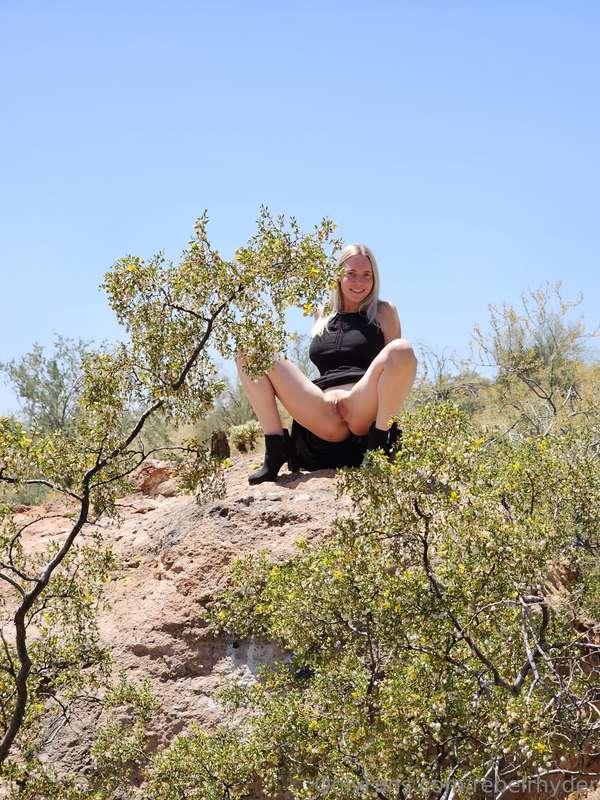 Imagine hiking a trail and seeing this 🤭