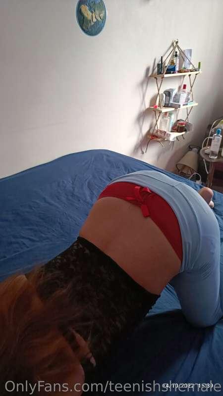 How well do I bend-over for a hard doggy? 🫣 İyi domalıyor mu..