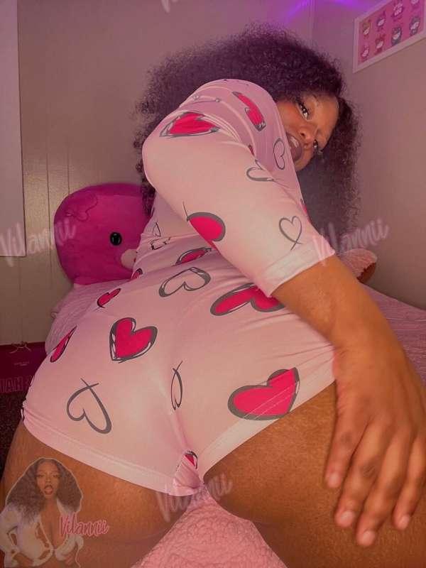 @vilannii wants to be your all year round valentine  💌 watch..