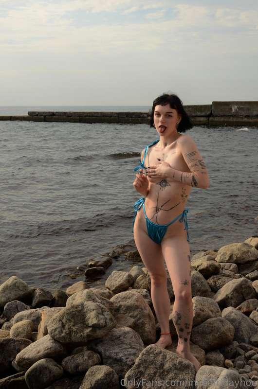 Can you just let loose right next to the water and feel so c..