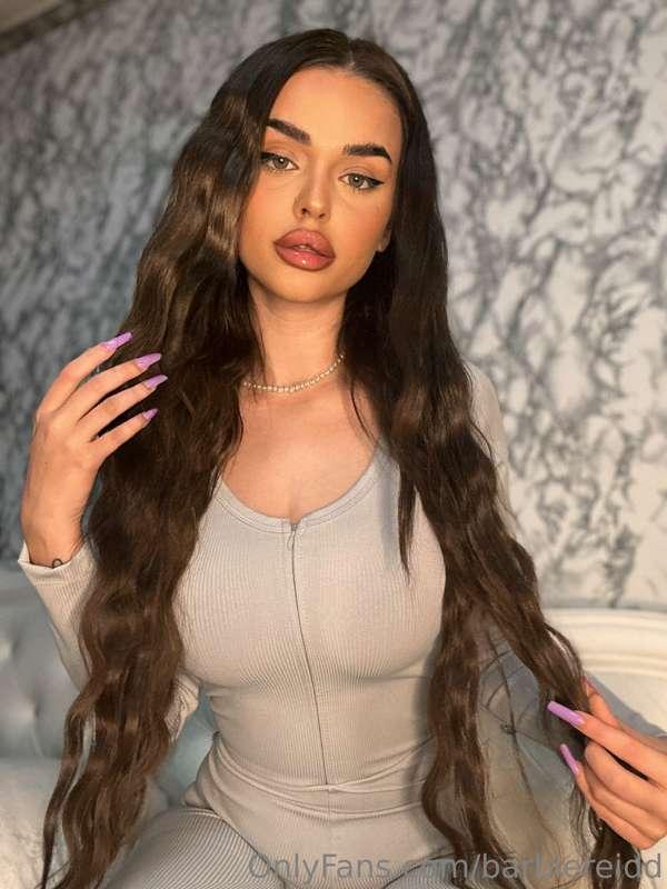 ## I've been thinking lately in cutting my hair! 😋 What do y..