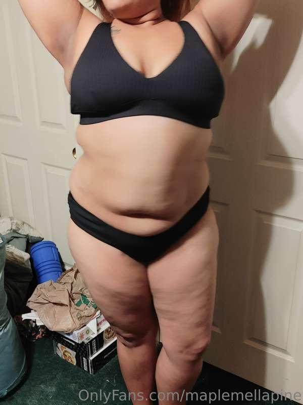 Got a new swimsuit set. Is it cute?🖤