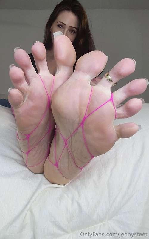 This week’s video will be giantess themed. Would you like a ..