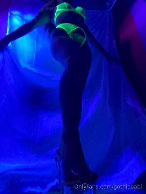 gothicbabi image #3