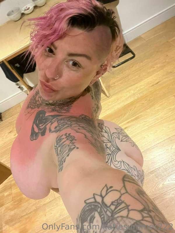 Think I'm burnt 😂 naked and sun burnt haha